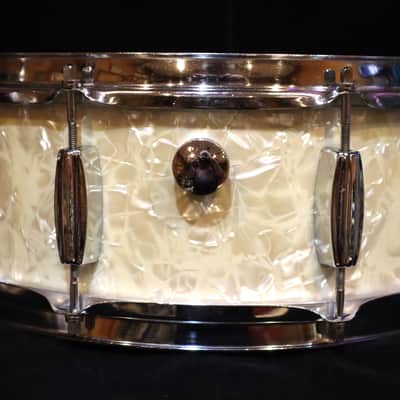 MIJ White Marine Pearl 8-Lug Snare image 3