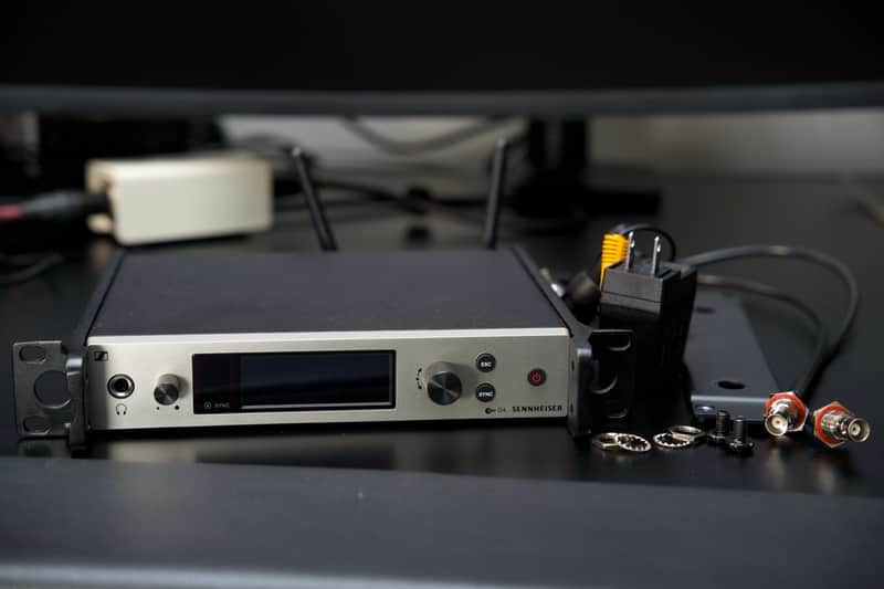 Sennheiser EW 500 G4 w Ci 1 instrument cable wireless system transmitter, receiver & rackmount kit 470-558 MHz 2020-present - gray image 1