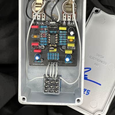 Toketone+ Fulltone Secret Freq clone 2025 - White image 3