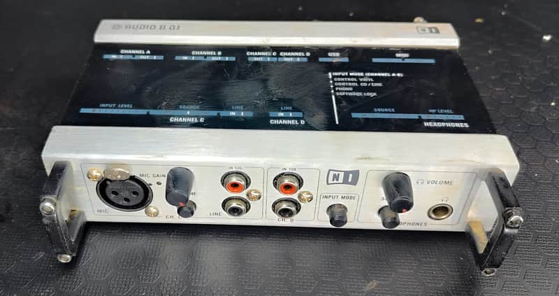Native Instruments Audio 8 w/ Traktor cables and control VInyl image 1