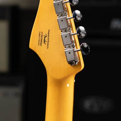 Squier Classic Vibe '60s Stratocaster Electric Guitar - Candy Apple Red image 7