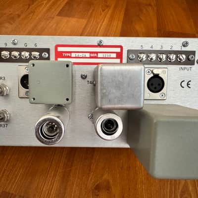 Universal Audio LA-2A Leveling Amplifier / Optical Compressor 2000 - Present - Gray image 9