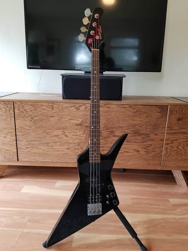 Vintage 80s Kramer Focus 8000 made in Japan Explorer style Bass