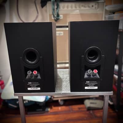 ELAC Uni-Fi UB5 3-Way Bookshelf Speakers by Andrew Jones - Pair - Black image 4