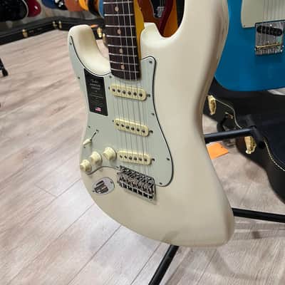 Fender American Vintage II '61 Stratocaster Left-Handed 2022 Olympic White image 3