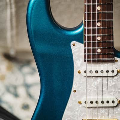Suhr Classic S Dealer Select Limited Run - Ocean Turquoise Metallic w/White Pearl Pickguard, Match Painted Headstock, Gold Hardware & SSCII System image 4