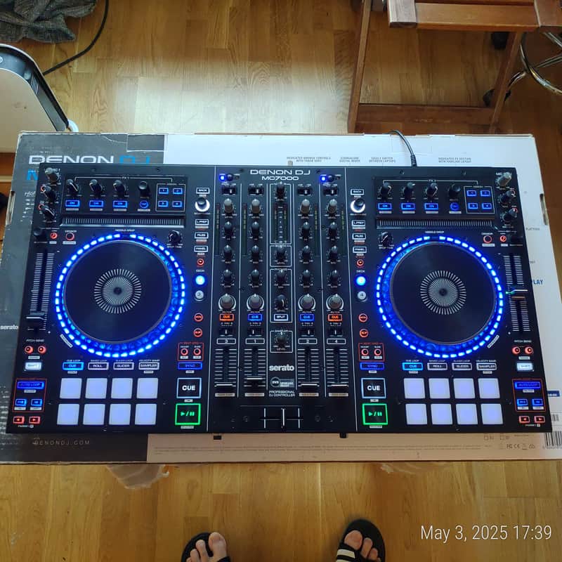 Denon MC7000 DJ controller image 1
