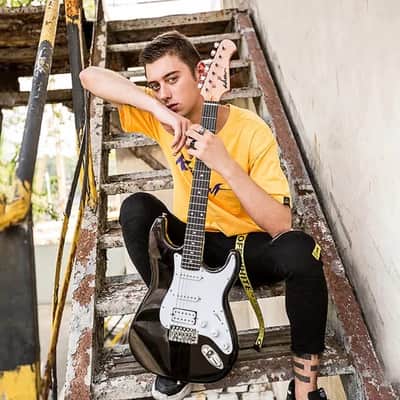 ADM Full Size 39 inch Electric Guitar Package - Black image 3