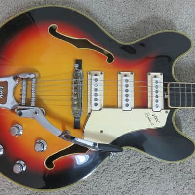 Vintage 1966 Vox Bobcat Guitar Sunburst Very Clean 3 Pick Ups Tremolo Wow image 2