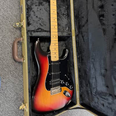 Fender Highway One Stratocaster with Maple Fretboard 2006 - 2011 - 3-Color Sunburst image 10