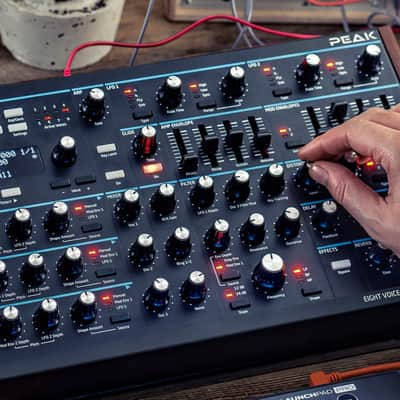 Novation Peak Eight-voice Polyphonic Synthesiser image 4