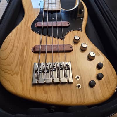 Xotic XJ-1T 5-String Active Jazz Bass – Excellent Condition – Natural Ash/Maple – Premium Hybrid Case. 9.6lbs image 1