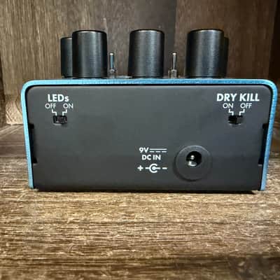 Fender Mirror Image Delay 2018 - Present - Blue image 2