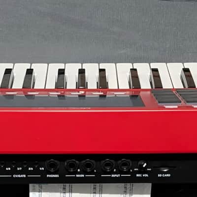 Akai MPC Key 37 2025 - Red image 2