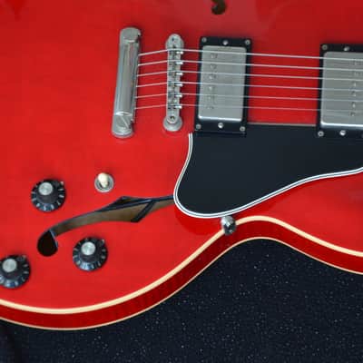 WEEKEND DEAL Gibson ES-335 made in USA 2006*20 years old semi acoustic in mint condition/one owner/frets 100%*lightweight=3,6kg*this beauty sounds/plays/looks really great*Gibson case made in Canada/not China*3290€ Bild 6