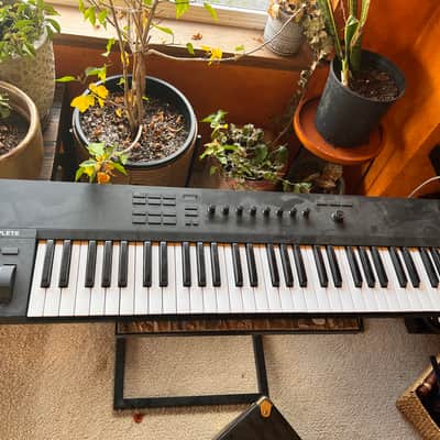 Native Instruments Kontrol A61 Not sure - Black image 1