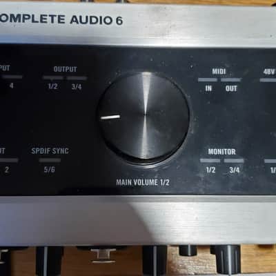 Native Instruments Komplete Audio 6 USB Audio Interface - Black/Silver - Licenses and Extras Included image 6