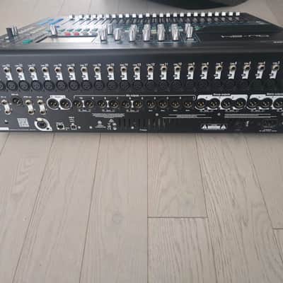 Allen & Heath QU-24 24-Channel Digital Mixer 2014 - Present - Black image 2