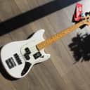 FENDER Mustang Bass PJ Player II, Polar White, 3, 46 KG