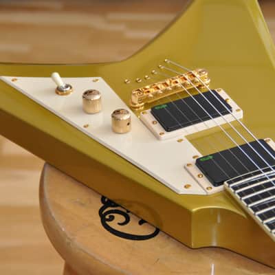 ESP LTD KH-V MGO Metallic Gold / KHV Kirk Hammett Signature / Made in Korea / W24030571 image 5