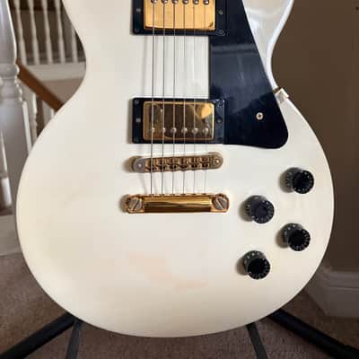 2009 Gibson Les Paul Studio -Alpine White with Ebony Fretboard and