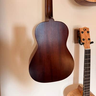Gibson 1950 Tenor Ukulele - upgraded tuners, vintage beuty image 5