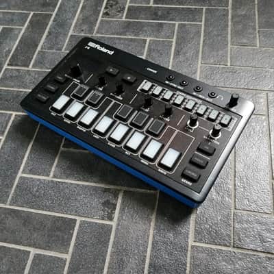 Roland J-6 AIRA Compact Chord Synthesizer 2022 - Present - Black image 1