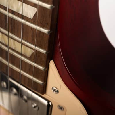 Gibson Les Paul Tribute Satin, Satin Cherry Sunburst | Demo image 12