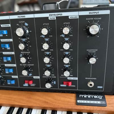 Moog Minimoog Voyager Old School 44-Key Monophonic Synthesizer 2008 Ash Cabinet image 9