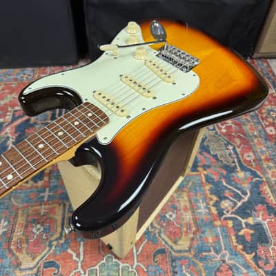 Fender Hybrid 60's Stratocaster w/USA Vintage '57-'62 Pickups - 2020 image 11