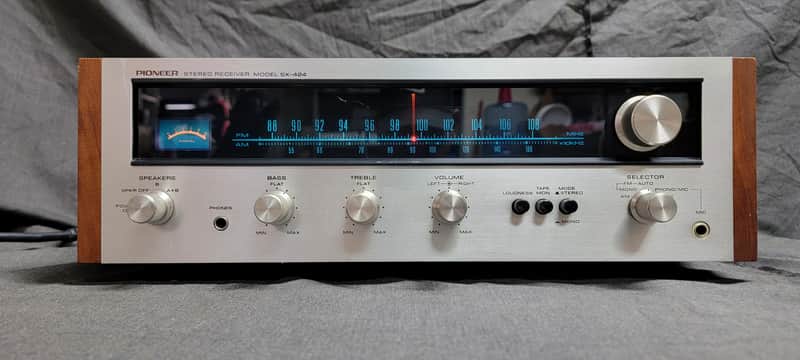 Pioneer SX-424 12-Watt Stereo Solid-State Receiver 1972 - 1974 - Silver image 1