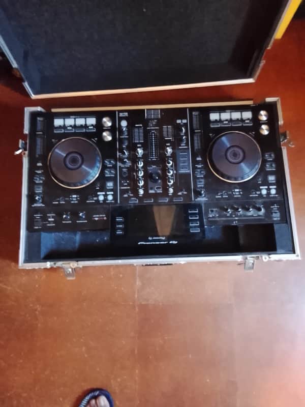 Pioneer XDJ-RX2 Professional Digital DJ System with Touchscreen