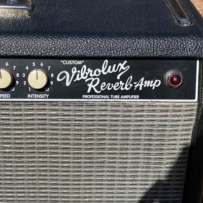 Fender "Custom" Vibrolux Reverb 40-Watt 2x10" Guitar Combo 1996 - 2013 - Black image 5