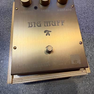Electro-Harmonix Double Anniversary Big Muff Pi 2024 - Gold image 4