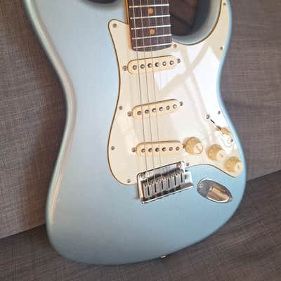 Fender American Ultra Luxe Vintage '60s Stratocaster image 2