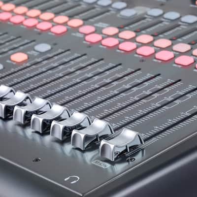Behringer X32 Producer 40-Input, 25-Bus Rack-Mountable Digital Mikser image 7
