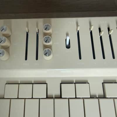Vongon Replay 28-Key Digital Synthesizer 2024 - Present - Beige image 7