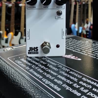 JHS 3 Series Chorus 2020 - Present - White image 1
