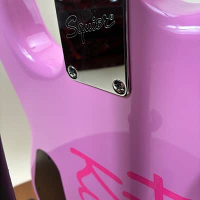 Squier Hello Kitty Stratocaster 2009 - Pink image 9