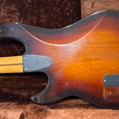 Vintage 1981 G&L L-2000 bass guitar, w/OHSC image 9