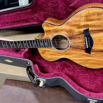 Taylor Spring Limited Edition 12-Fret Grand Concert Acoustic-Electric Guitar 2010 - Natural image 10
