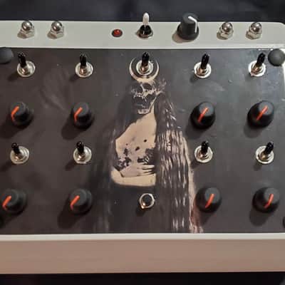 MOTH HUNTER MODS LA BRUJA DRONE NOISE SYNTH (NON CV) image 1