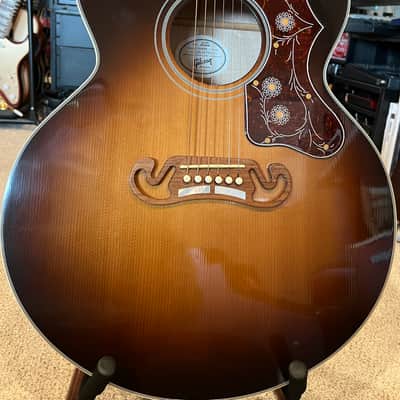 Gibson J 200 2014 - Sunburst image 3