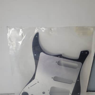 Fender 005-5267-000 American Deluxe Stratocaster HSS 11-Hole Pickguard 3-Ply 2010s - Black image 3
