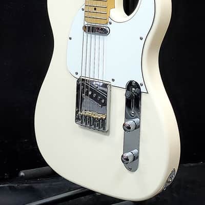 G&L Tribute Series ASAT Classic 2016 - Classic White w/FREE Set Up image 2