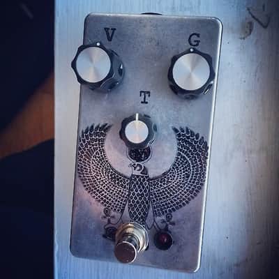 Greyscale Amulet bass overdrive Bild 1