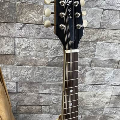 Kentucky KM-272 Deluxe Oval Hole A-Style Mandolin WITH Matching Deluxe Gig Bag– Transparent Amber- KM272 image 4