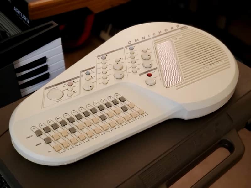 Suzuki OMNICHORD OM300