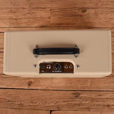 Victoria 5112 5-Watt 1x12" Guitar Combo Amp image 3