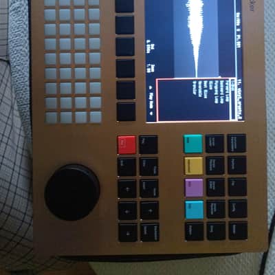 Polyend Tracker Gold Edition Standalone Audio Workstation 2021 - Graphic image 2